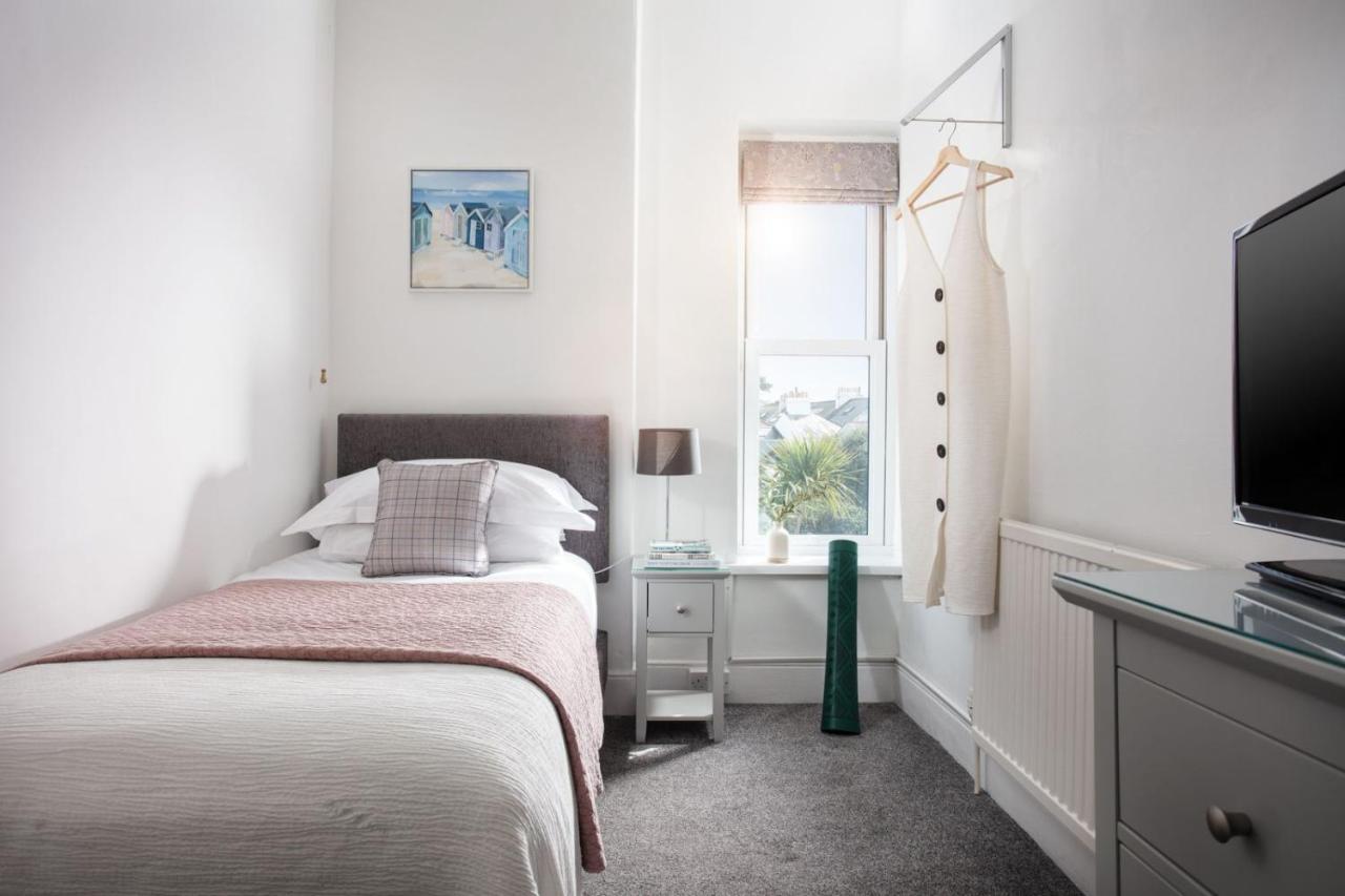 Gyllyngvase House 4*